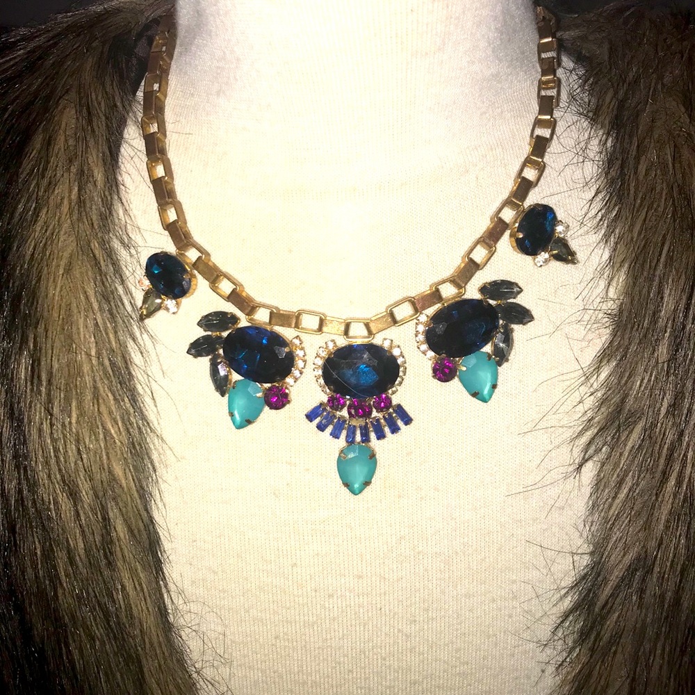 Beautiful accent necklace
